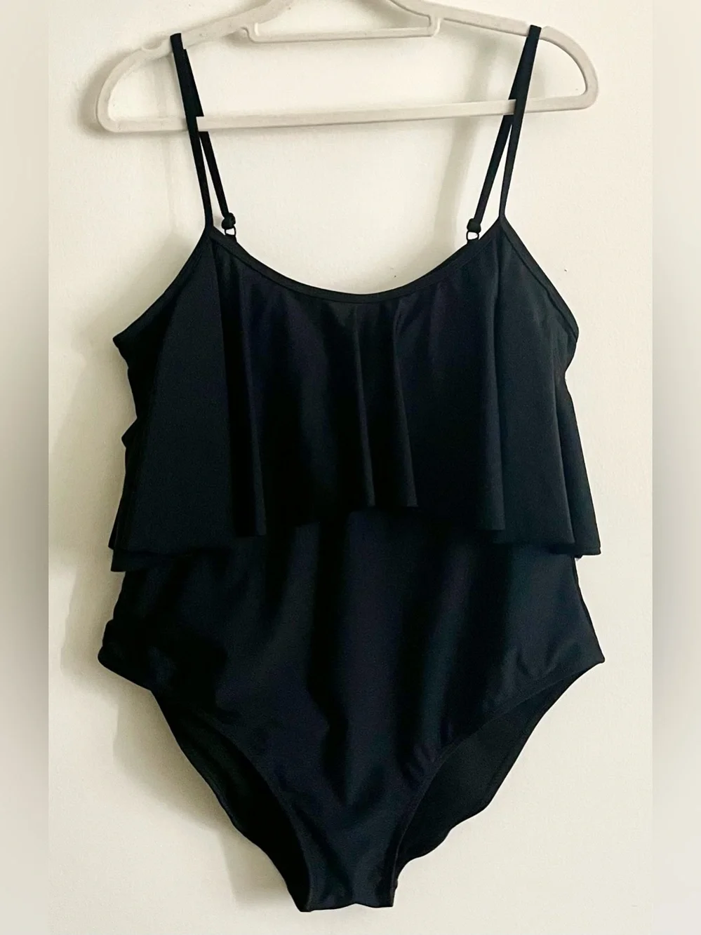 🖤 NWOT Boohoo Black Ruffle Scoop Cold Shoulder One-Piece Swimsuit 🖤